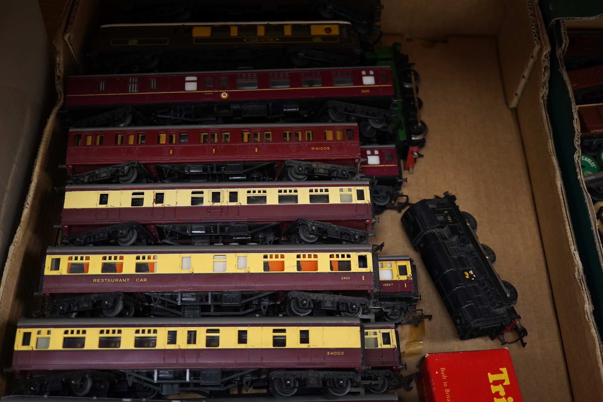 A collection of Tri-ang Railways 00 gauge model railway, including seven locomotives; a BR Class 31 Co-Co diesel locomotive, a BR Princess Royal Class, a Britannia Class, a Class 08 diesel, a Class 77 pantograph loco, to